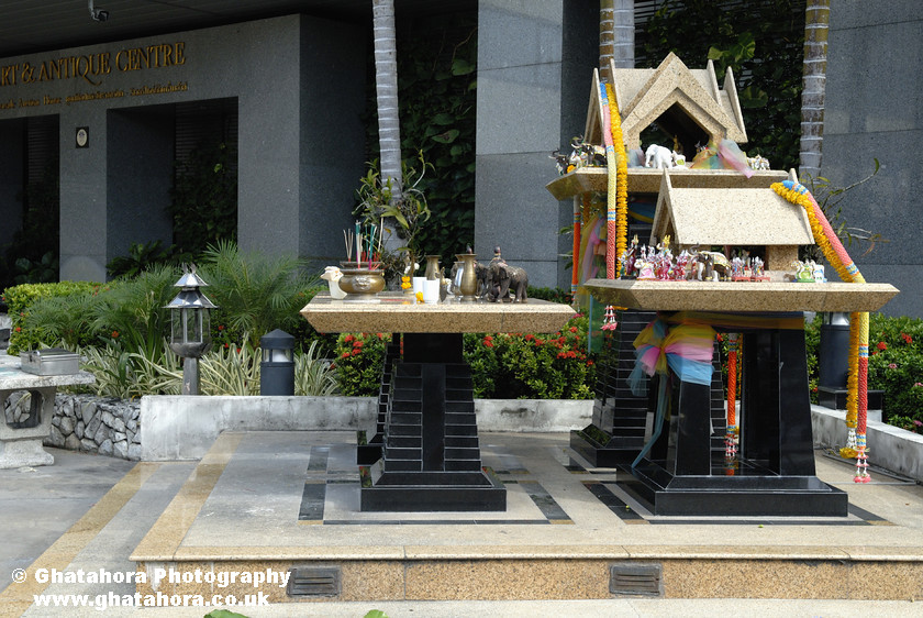 DSC8349 
 Shrine outside Bangkok Hotel, Thailand